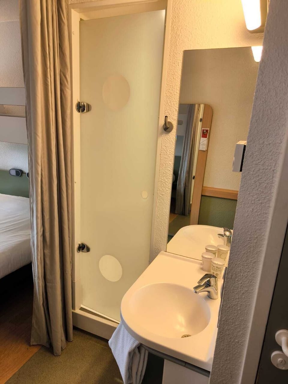 Shower, rainfall showerhead, hair dryer, towels