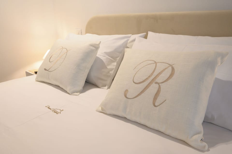 Classic Double Room | In-room safe, iron/ironing board, WiFi (free)
