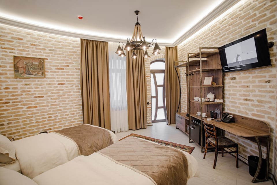 Deluxe Twin Room | Soundproofing, WiFi (free), bed sheets