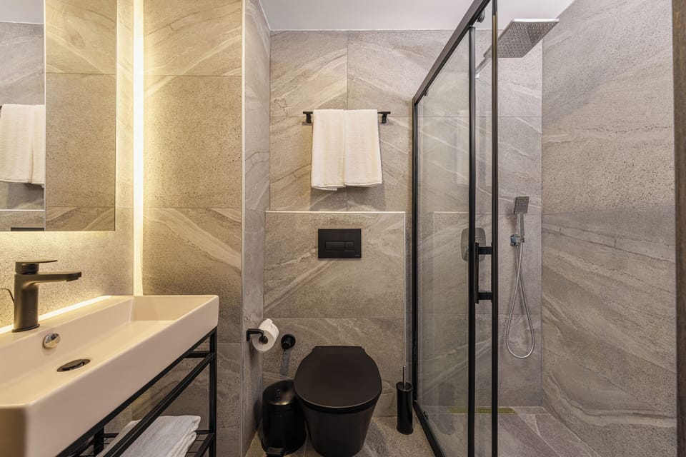 Junior Suite, City View | Bathroom | Shower, hydromassage showerhead, towels, soap