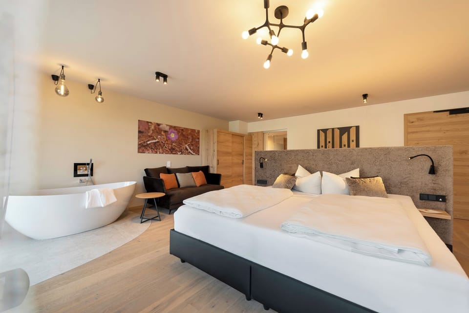 Superior Double Room, Balcony | Hypo-allergenic bedding, in-room safe, desk, laptop workspace