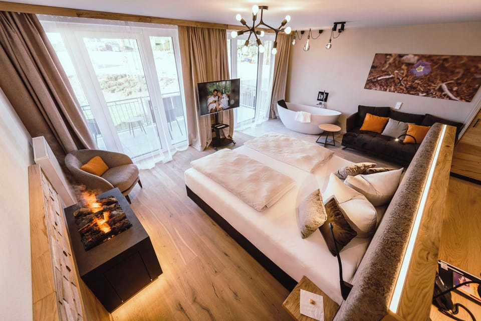 Superior Double Room, Balcony | Hypo-allergenic bedding, in-room safe, desk, laptop workspace