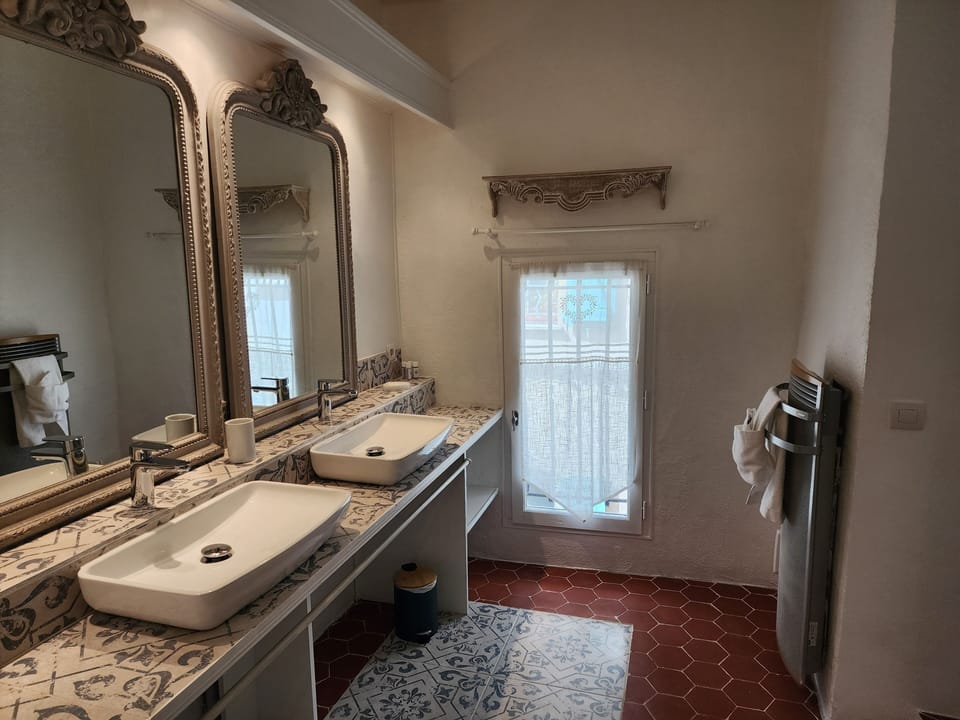 Exclusive Double Room | Bathroom | Hair dryer, towels, soap, toilet paper