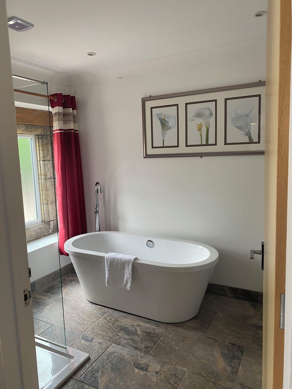 Luxury Triple Room, Balcony | Bathroom | Free toiletries, hair dryer, towels, soap