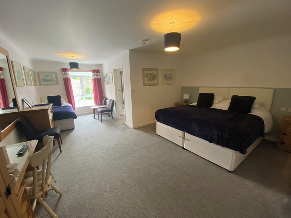 Luxury Triple Room, Balcony | Premium bedding, down comforters, individually decorated, desk