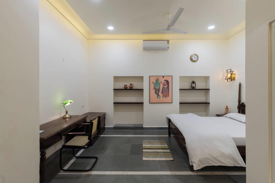 Deluxe Double Room | Laptop workspace, free WiFi, bed sheets