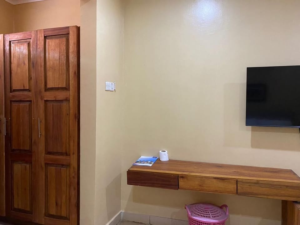 Comfort Double or Twin Room, Garden View | Iron/ironing board, free WiFi