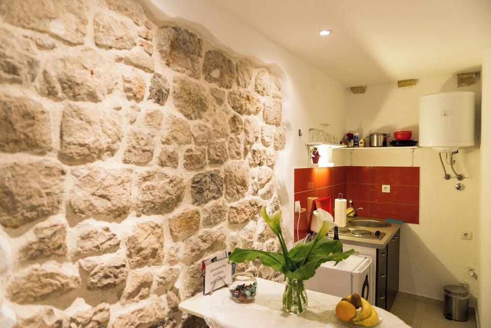 Studio (Apartment Lee Loo - Studio Apartment) | Private kitchenette | Fridge