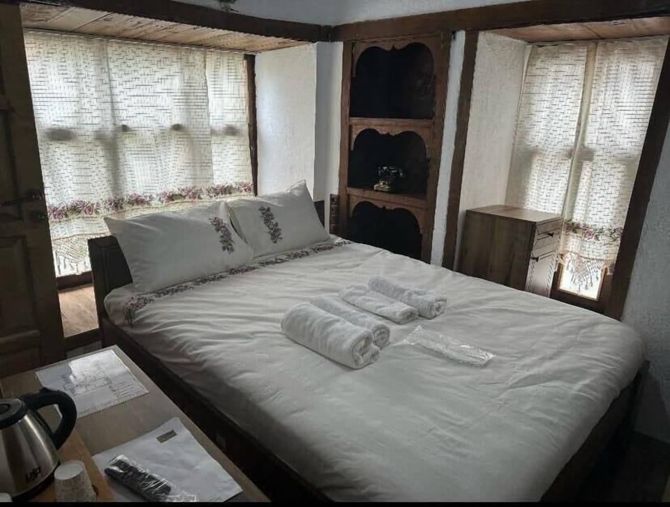 Standard Double Room, City View | Desk, free WiFi