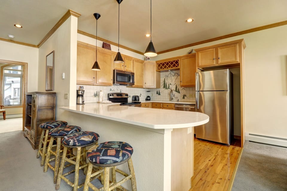 Townhome, 4 Bedrooms | Private kitchen | Coffee/tea maker, fridge, oven, toaster