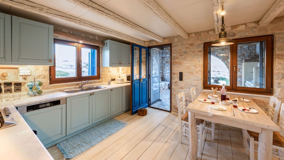 House, Smoking | 12 bedrooms, desk, soundproofing