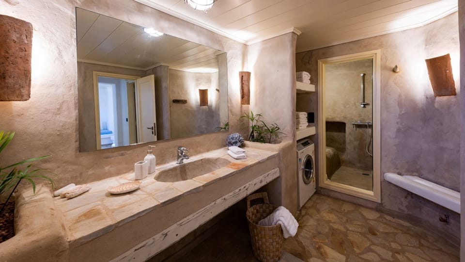 House, Smoking | 12 bedrooms, desk, soundproofing