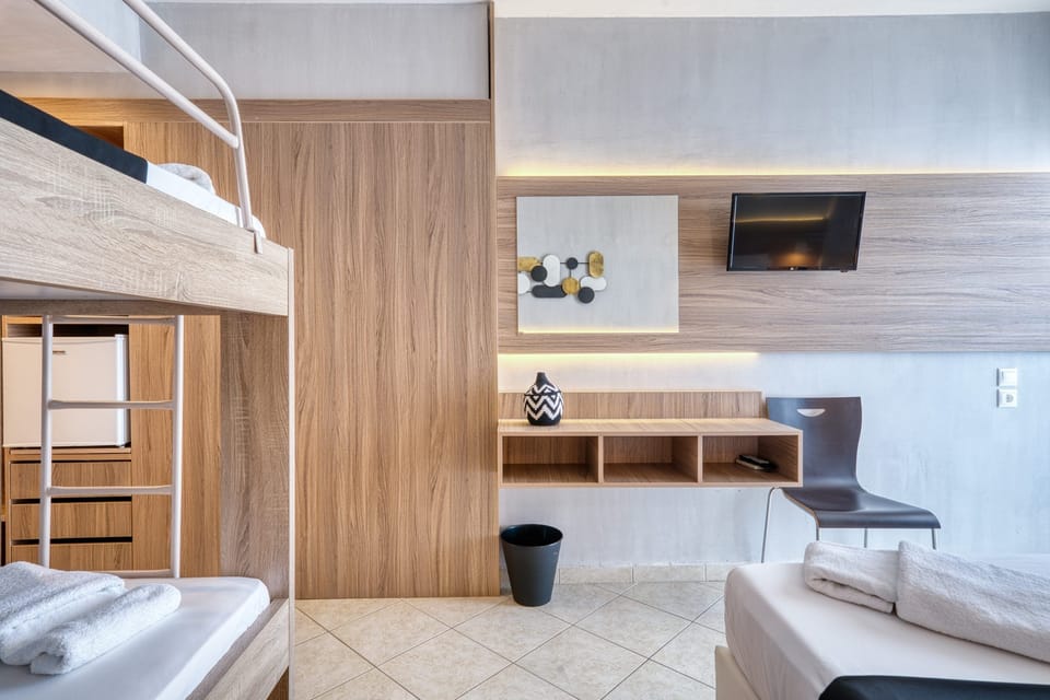 Laptop workspace, soundproofing, free WiFi