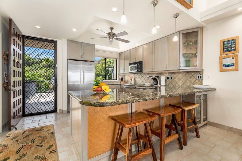 Condo, Multiple Beds (CCV 316 Spacious Top Floor Oceanview ) | Private kitchen | Oven, toaster, paper towels
