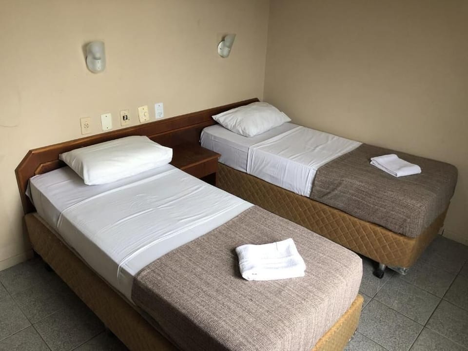 Twin Room | Blackout drapes, WiFi (free), bed sheets