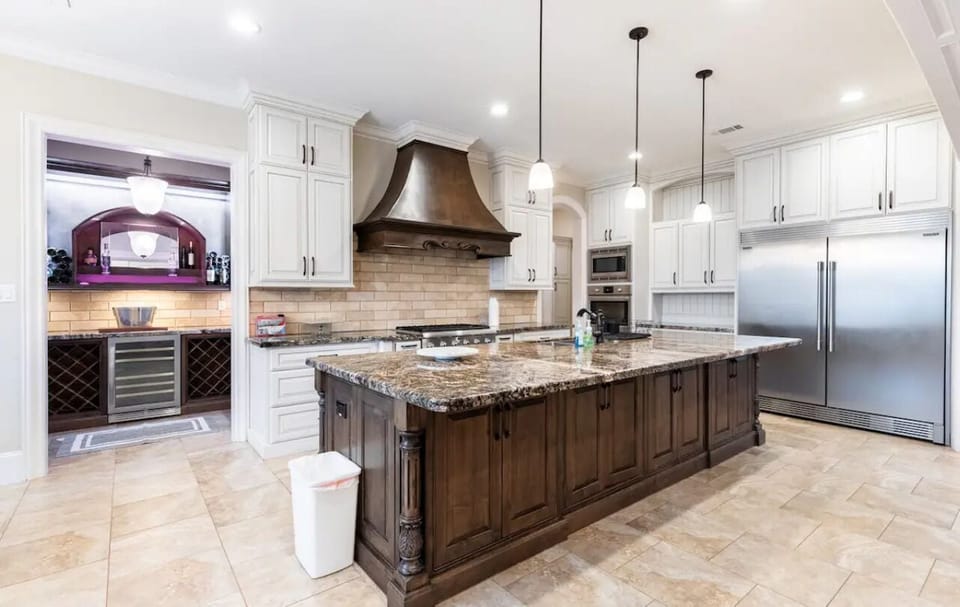 Luxury House, Patio | Private kitchen | Cookware/dishes/utensils