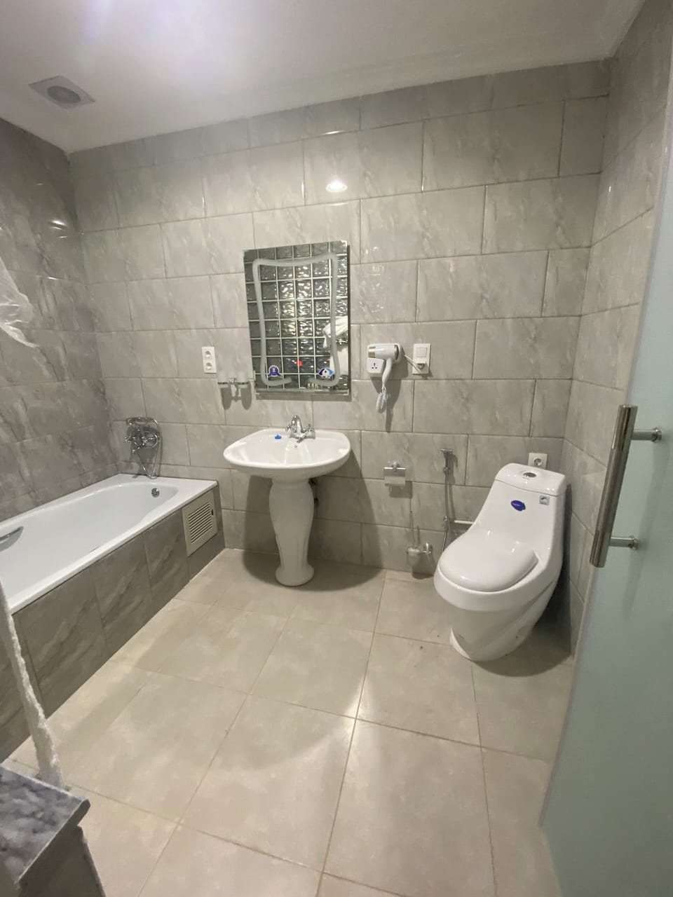 Junior Suite, Balcony, City View | Bathroom | Bathtub, free toiletries, hair dryer, towels