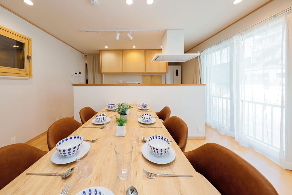 Basic Apartment | Living area | TV