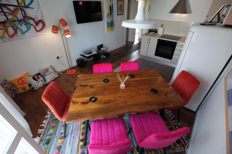 Design Apartment, 2 Bedrooms, Balcony, Courtyard View | In-room dining
