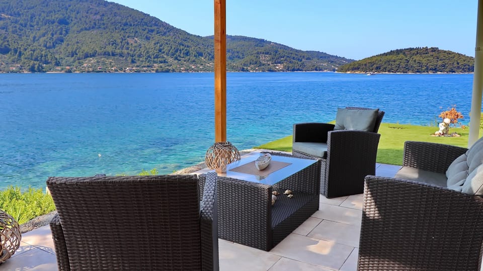 House (Holiday Home Bili Žal - Two Bedroom ) | Terrace/patio