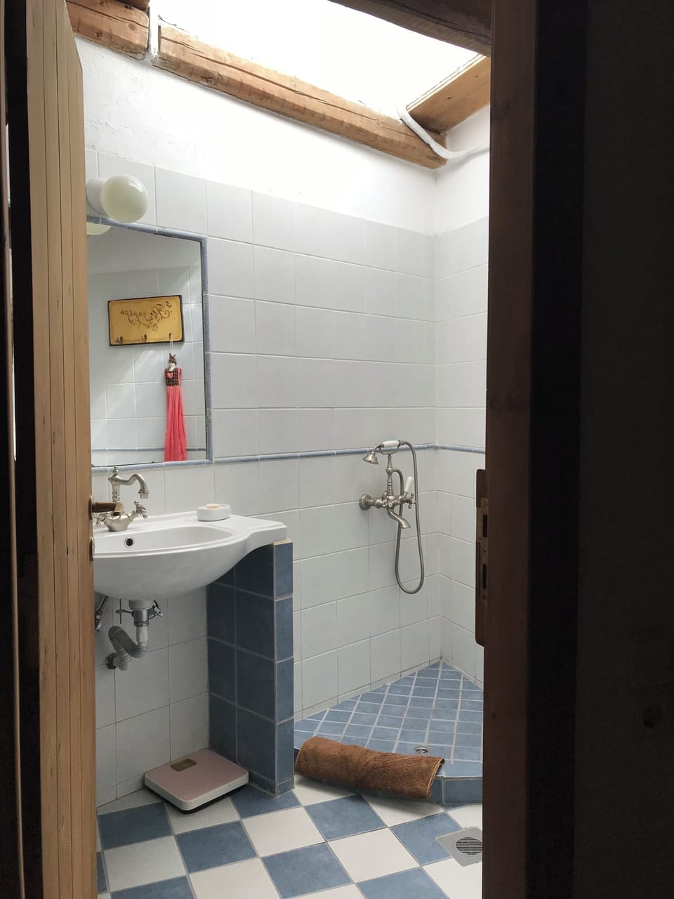 Apartment | Bathroom | Shower, free toiletries, hair dryer, towels