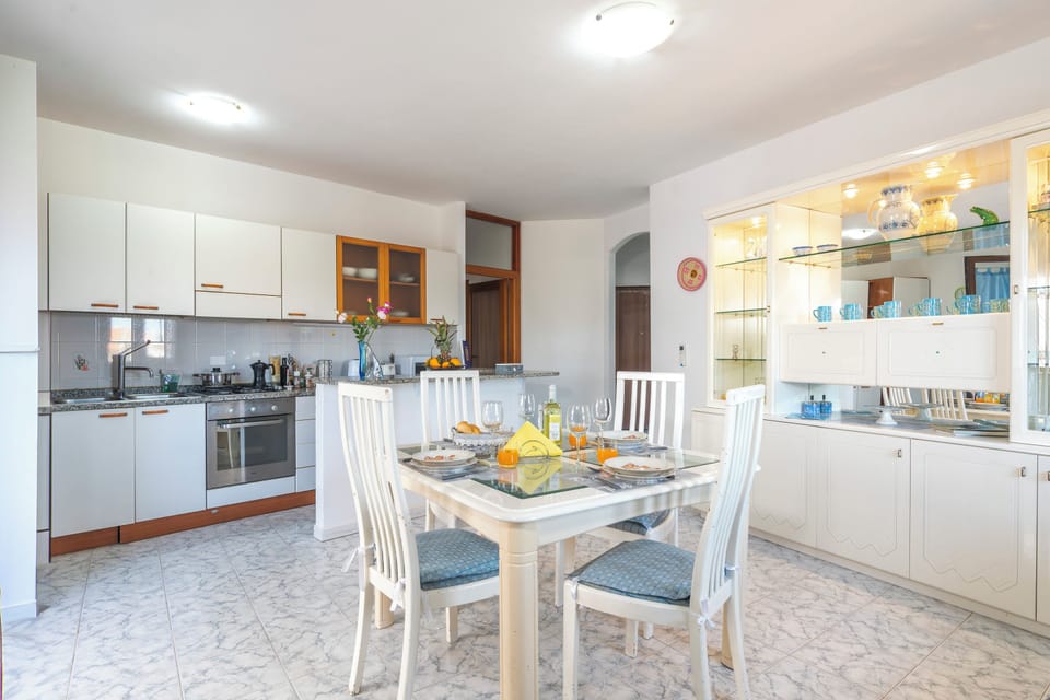 Standard Apartment, Multiple Bedrooms (Happy Grey House) | Dining