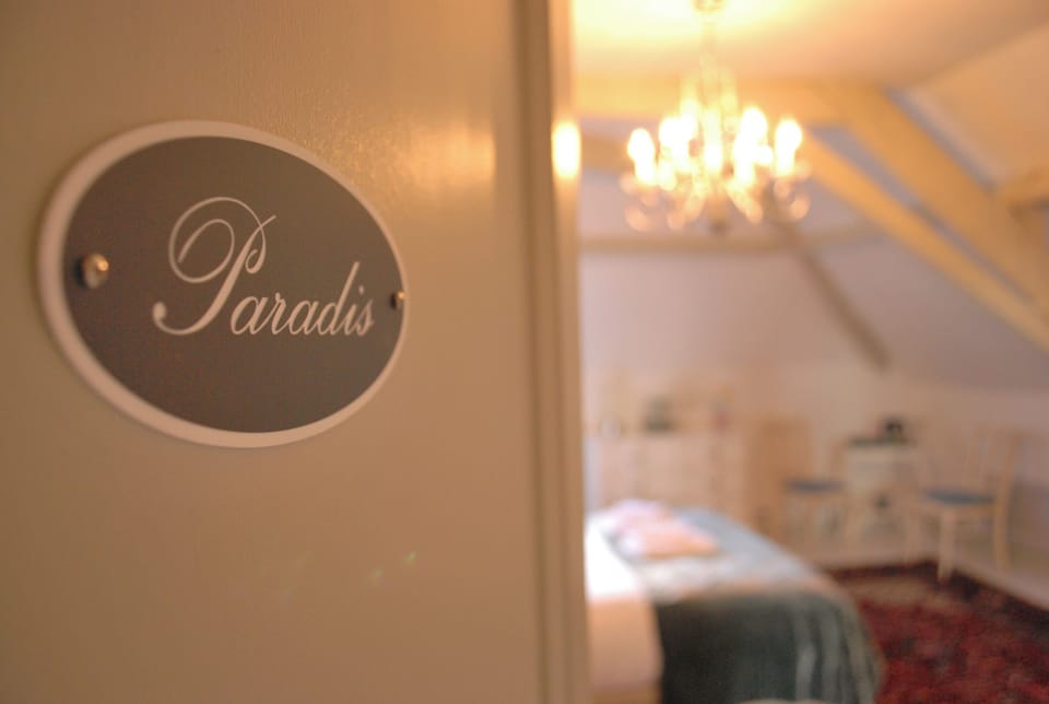 Comfort Room, Vineyard View | Blackout drapes, iron/ironing board, free WiFi