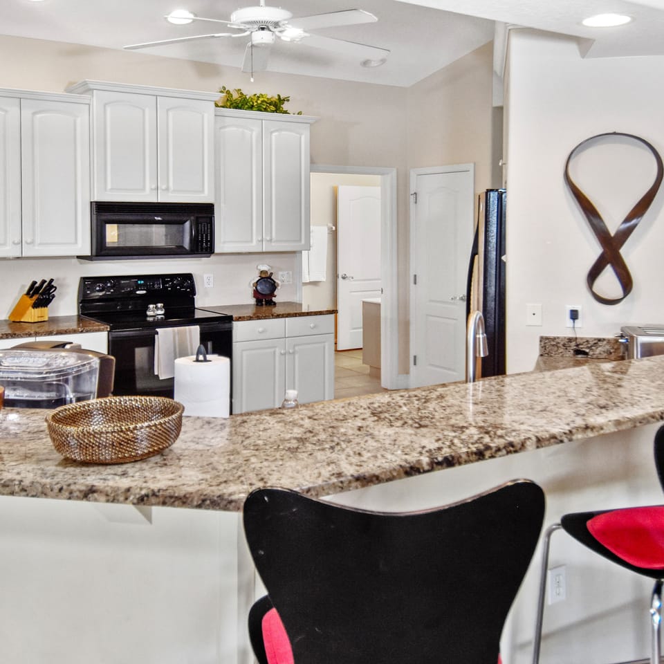 House | 3 bedrooms, desk