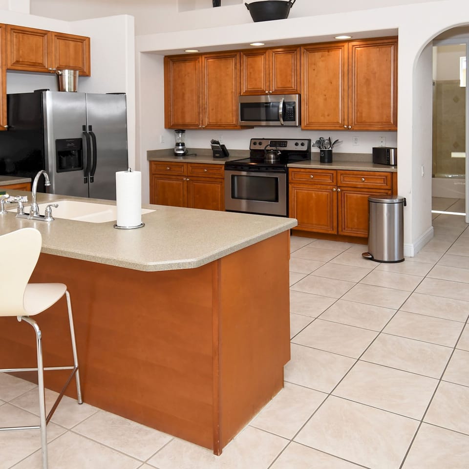 House | 3 bedrooms, desk