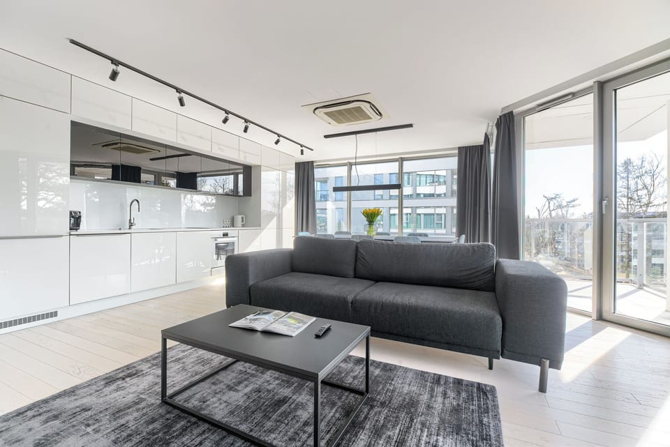 Executive Apartment, Partial Sea View | 2 bedrooms, iron/ironing board, free WiFi, bed sheets
