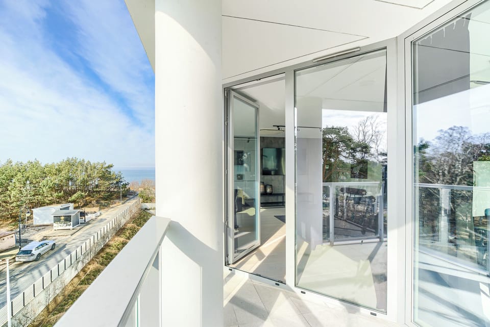 Executive Apartment, Partial Sea View | 2 bedrooms, iron/ironing board, WiFi (free), bed sheets