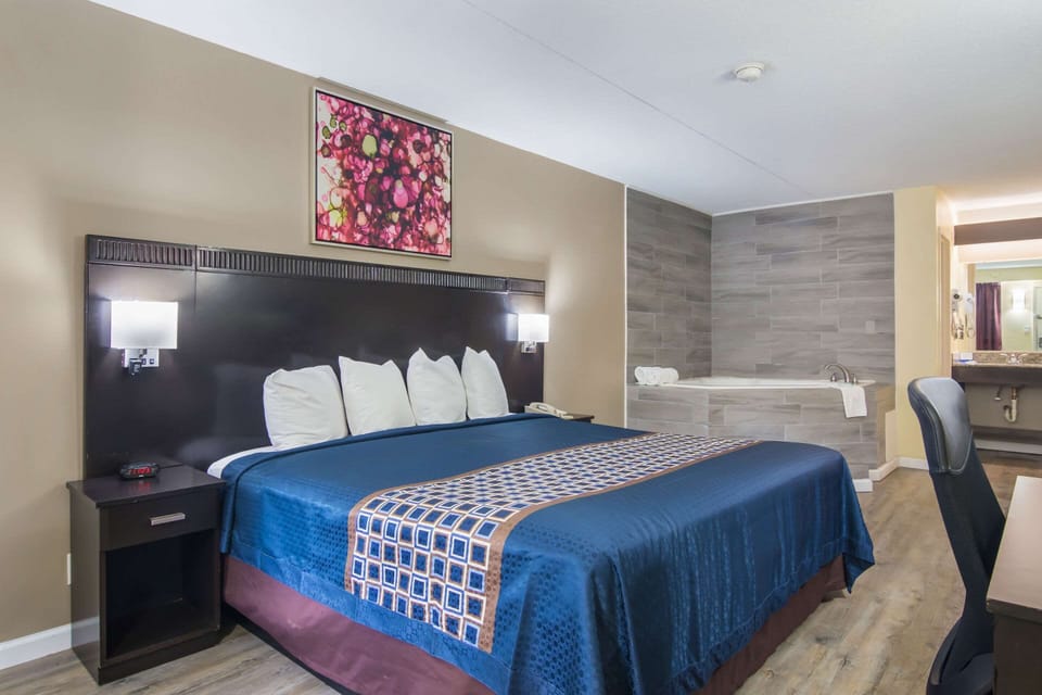 Suite, 1 King Bed, Smoking | Desk, blackout drapes, cribs/infant beds, rollaway beds