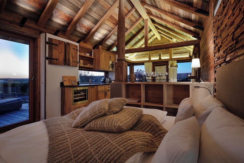 Chalet | In-room safe, soundproofing, free WiFi, bed sheets