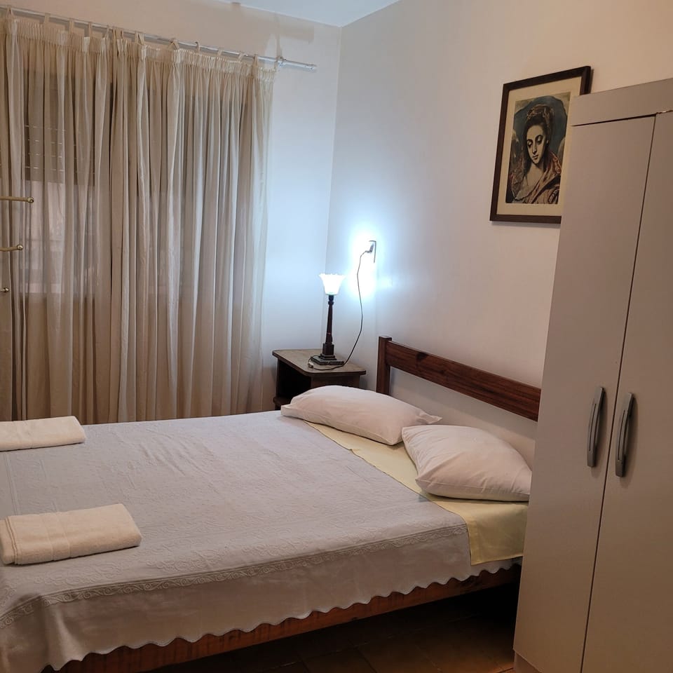 Basic Double Room | Laptop workspace, free WiFi