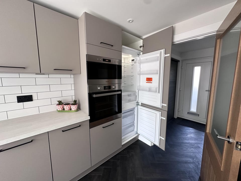 House | Private kitchen | Fridge, microwave, oven, stovetop