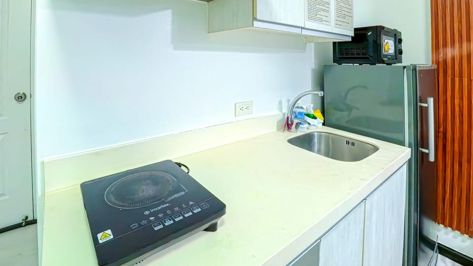 Apartment | Private kitchen | Fridge, microwave, stovetop, electric kettle