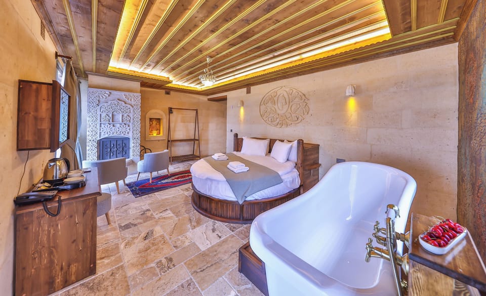 Premium Suite | Premium bedding, memory foam beds, free minibar items
