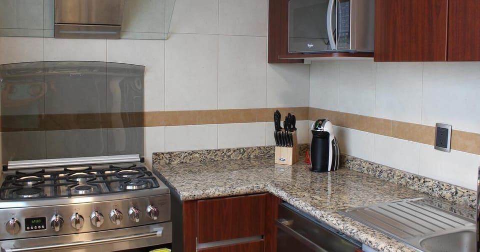 Double Room, 1 King Bed, Non Smoking, Tower | Private kitchen