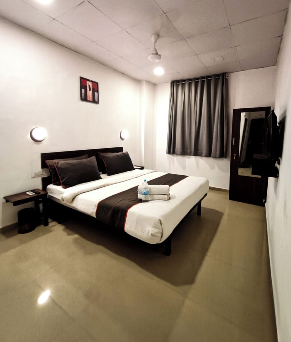 Classic Room | Egyptian cotton sheets, premium bedding, free WiFi, bed sheets