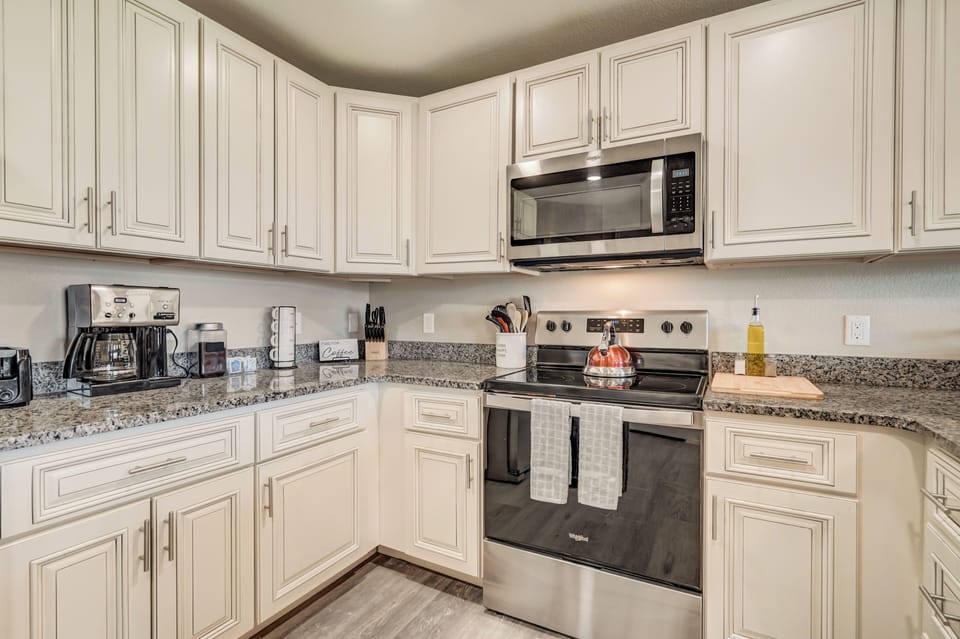 Fridge, microwave, oven, dishwasher