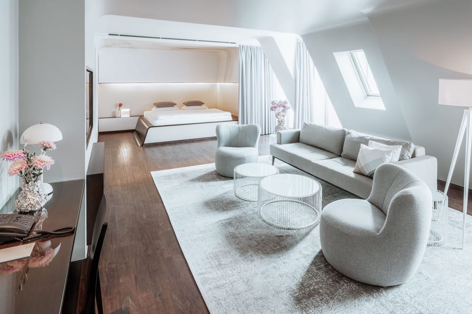 Design Penthouse, Courtyard View | Hypo-allergenic bedding, minibar, in-room safe, laptop workspace