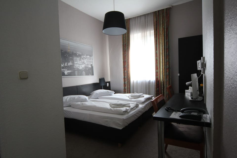 Double Room | Minibar, in-room safe, desk, soundproofing