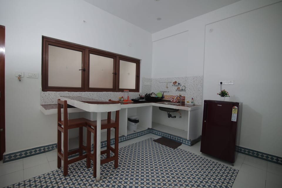 Classic Studio, Garden View | Private kitchen | Electric kettle, rice cooker, cookware/dishes/utensils