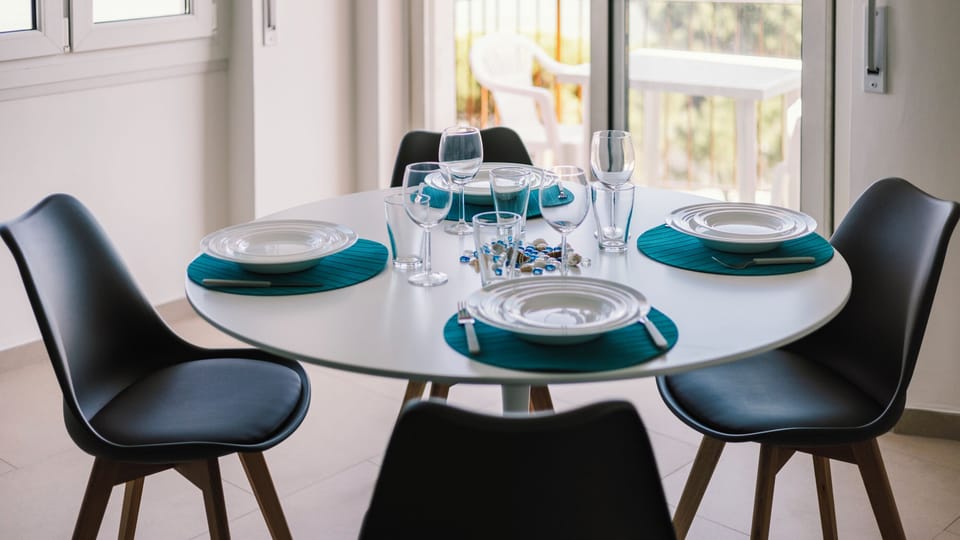 Apartment (1 Bedroom) | Dining