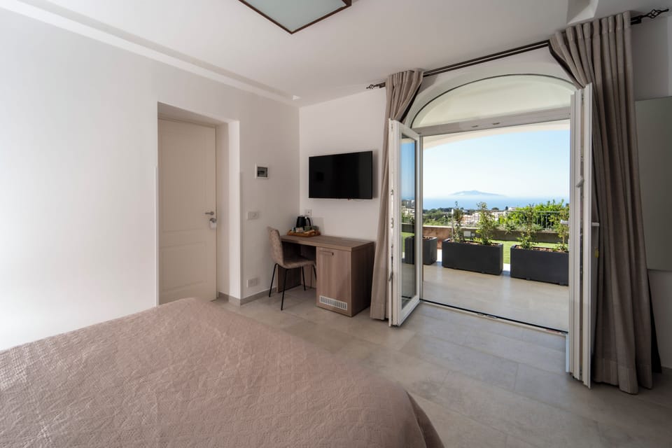 Superior Double Room, Sea View | In-room safe, desk, blackout drapes, WiFi (free)