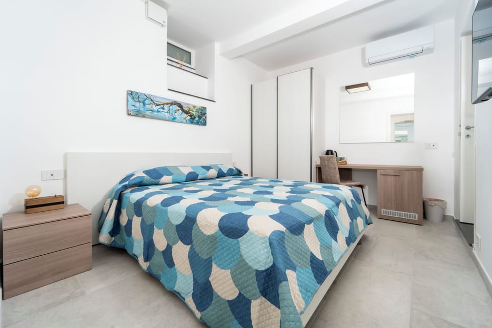 Deluxe Double Room | In-room safe, desk, blackout drapes, free WiFi