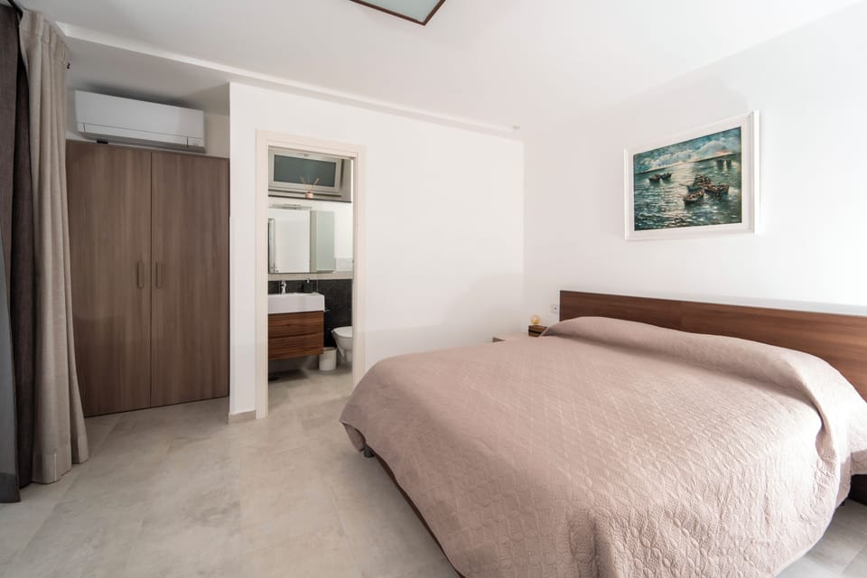 Superior Double Room, Sea View | In-room safe, desk, blackout drapes, free WiFi