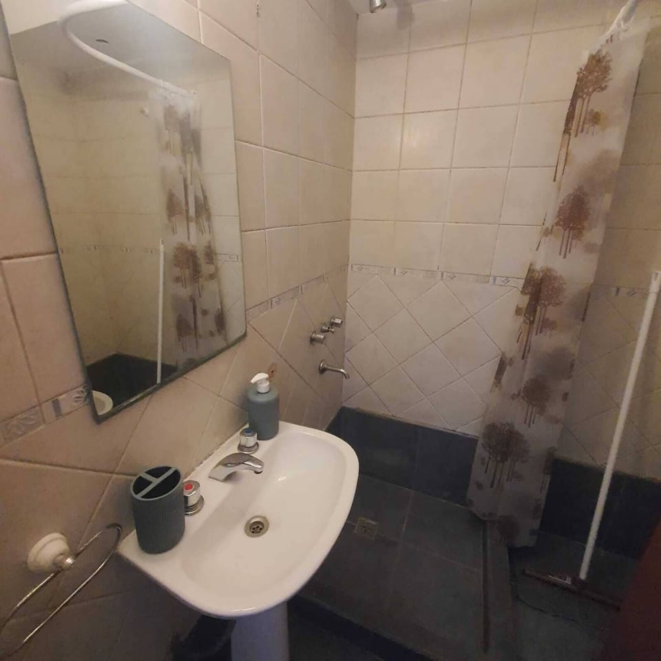 Bidet, towels
