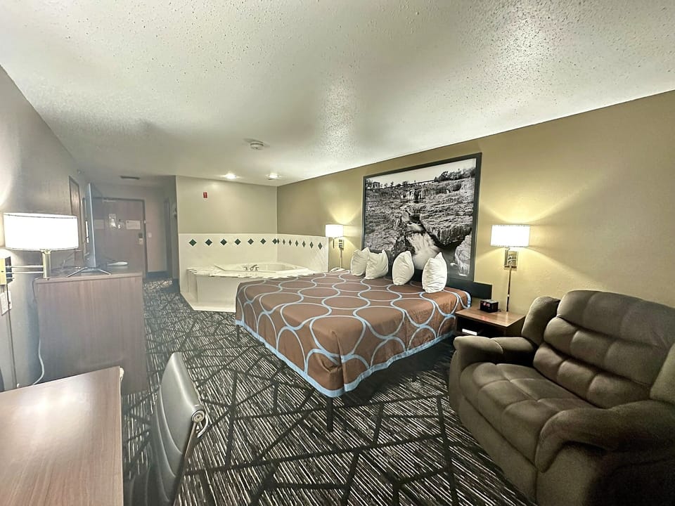 Studio Suite, 1 King Bed, Non Smoking | Individually decorated, individually furnished, desk, blackout drapes