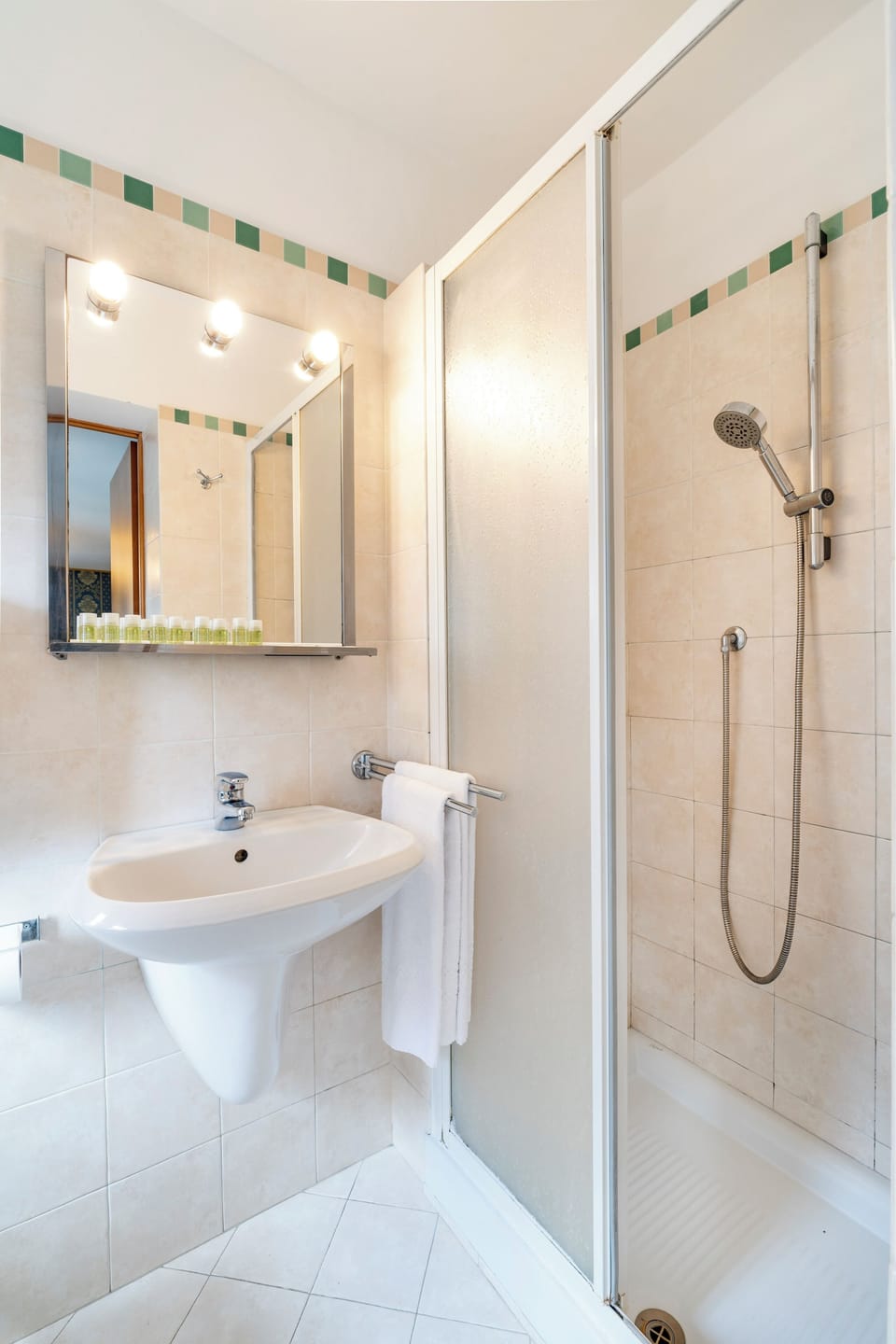 Shower, free toiletries, hair dryer, bidet